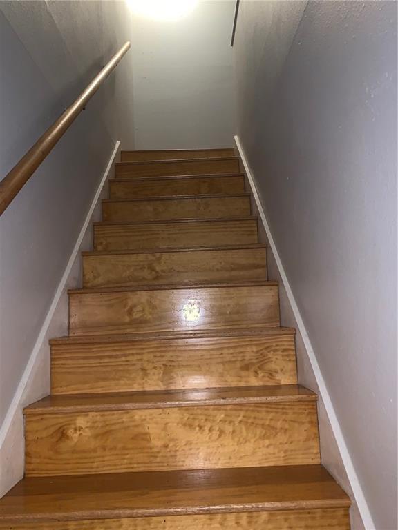 Building Photo - 303 W 40th St