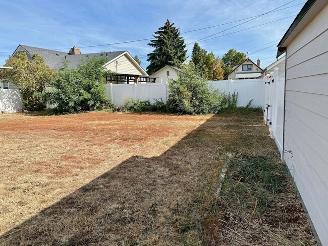 Building Photo - Ideally Located 2 Bed 1 Bath Spokane Home ...