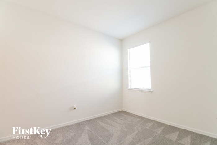 Building Photo - 332 Corbel Ln