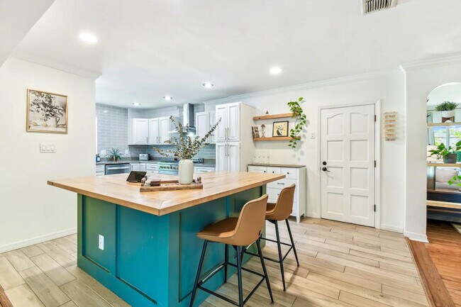 Building Photo - 1107 W Braddock St