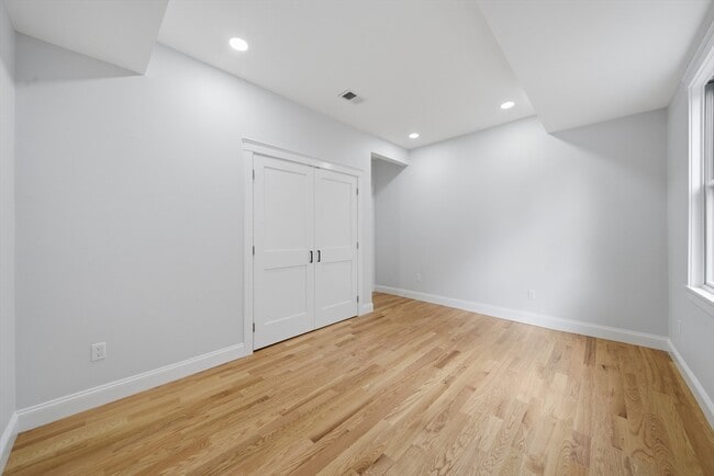 Building Photo - 16 Putnam St