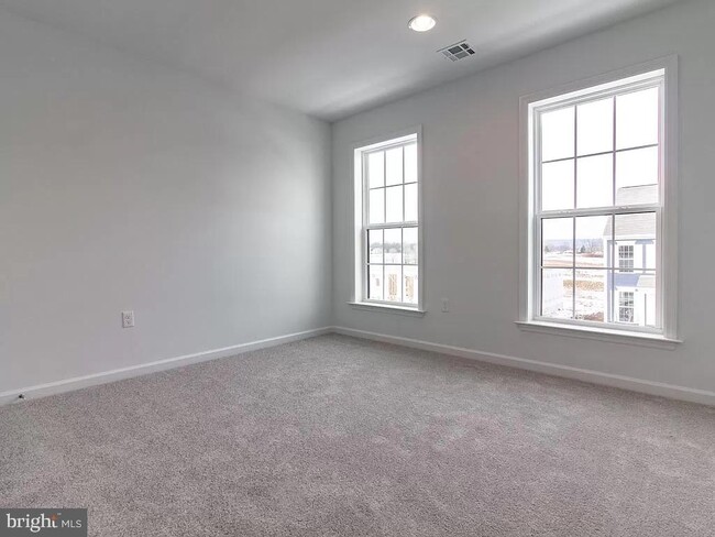 Building Photo - 215 Hoke Farm Way