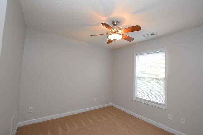 Building Photo - 730 Northview Dr