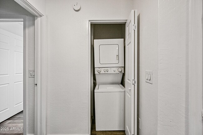 Building Photo - 3065 N 67th Ave