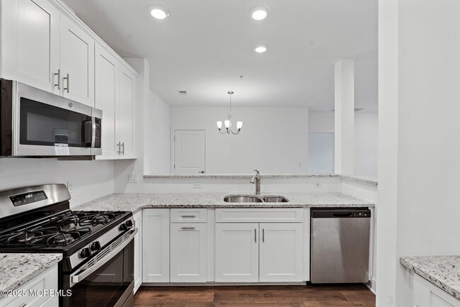 Building Photo - 827 Stiller Ln