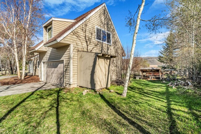 Building Photo - Park Meadows