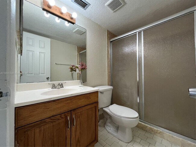 Building Photo - 7625 Tam Oshanter Blvd