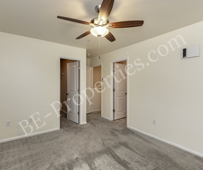 Building Photo - Beautiful 3 Bedroom 2.5 Bathroom Townhouse.