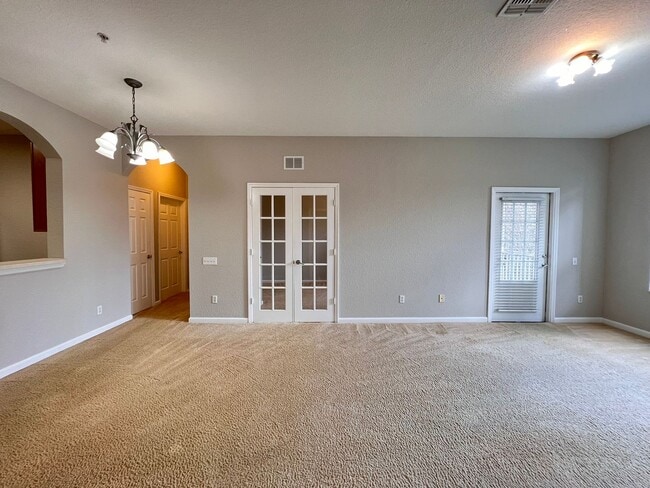 Building Photo - APARTMENT IN THE METROWEST AREA!