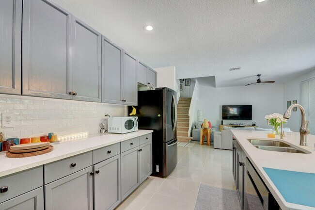 Building Photo - 2622 Sawyer Terrace