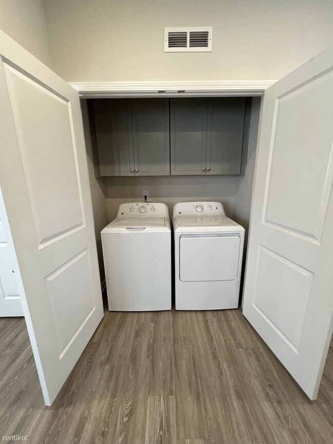 Building Photo - 2 br, 2.5 bath House - 3704 S Mebane St