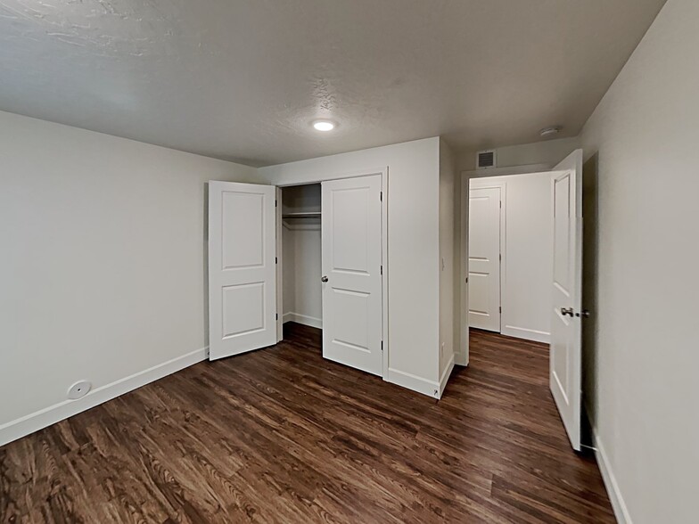 Building Photo - 6584 Old Forest Dr