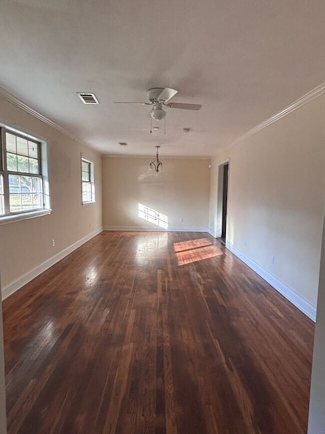 Building Photo - 304 Catalina Cir