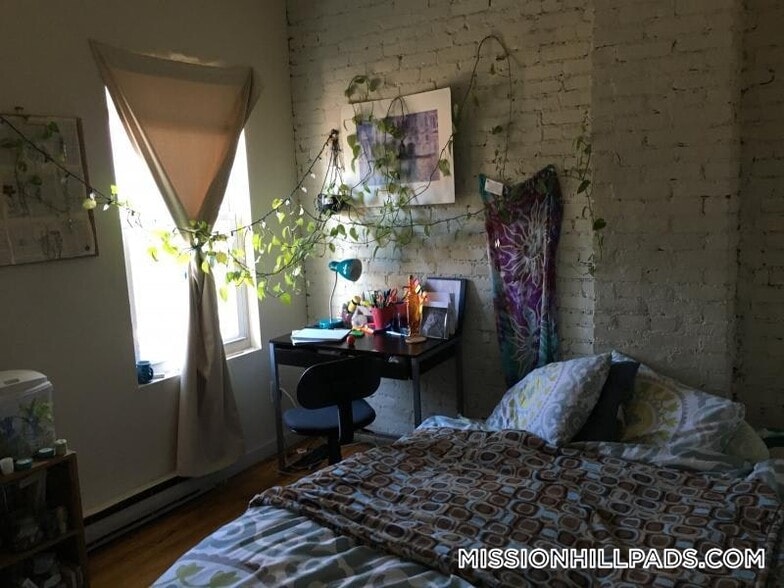 Building Photo - 888 Huntington Ave