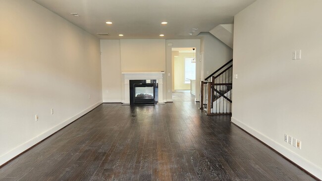 Building Photo - 3 BR Plus Den and Garage in Potomac Yard!