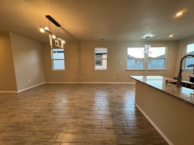 Building Photo - Bright & Spacious 3 Bedroom Home with Garage in Kyle