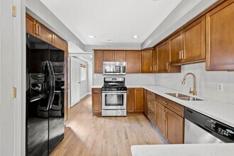 Building Photo - New Renovation - South Side Flats