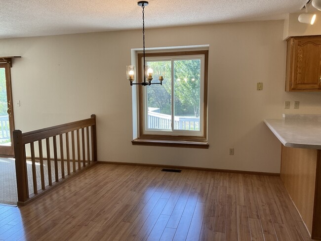 Building Photo - 9930 Valley Vista Pl