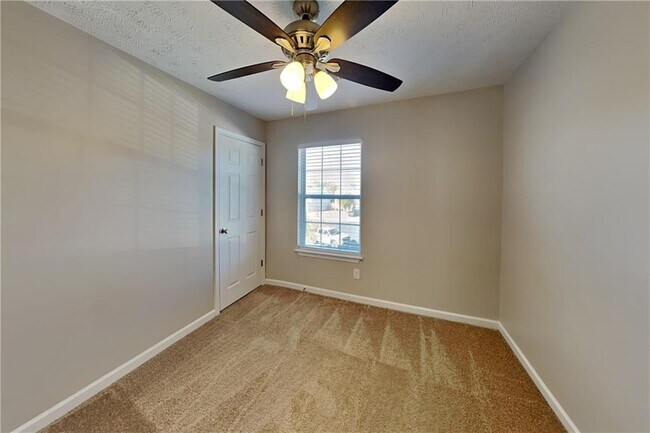 Building Photo - 3193 English Ivy Ln