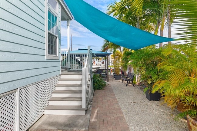 Building Photo - Sunset Harbor at Cow Key Marina 6 month furnished rental