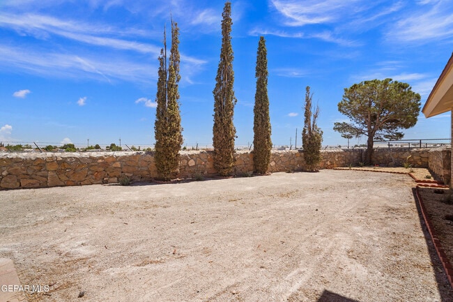 Building Photo - 4805 Maureen Cir