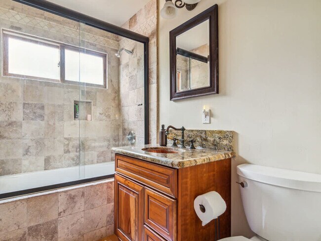 Building Photo - 751 Toyon Dr