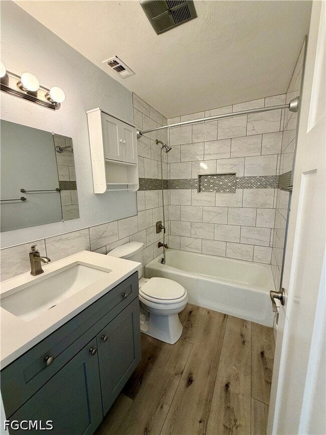 Building Photo - 3032 SE Santa Barbara Pl