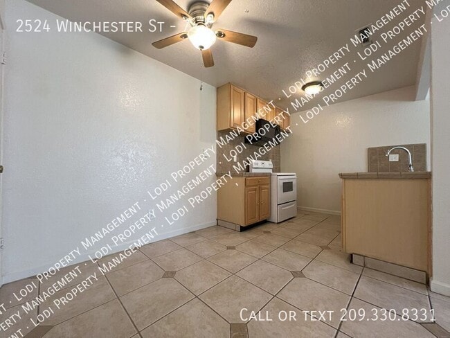 Building Photo - 2524 Winchester Dr