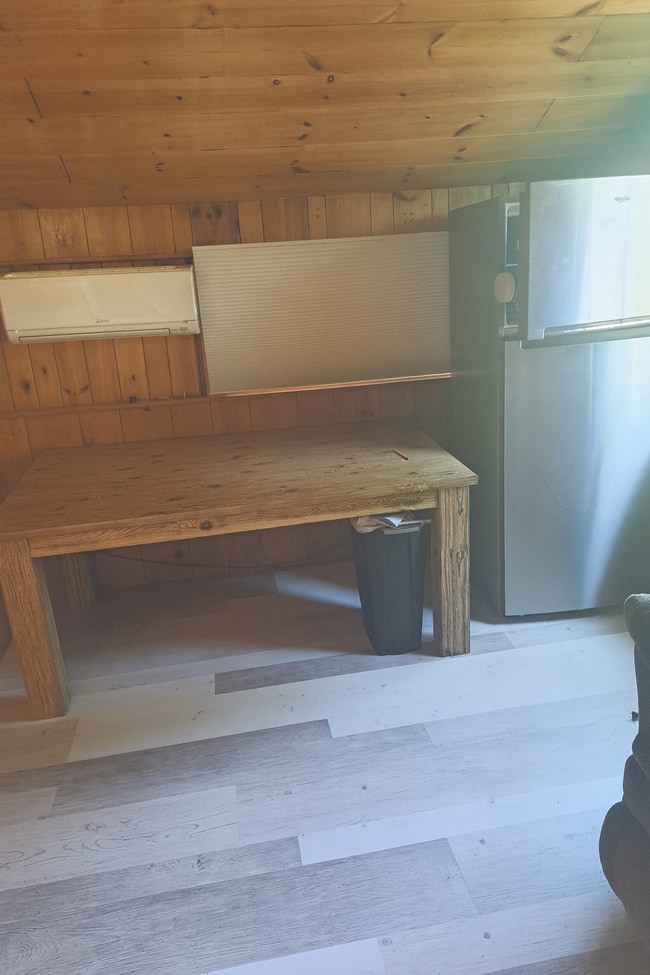 Building Photo - 1065 Mountain View St