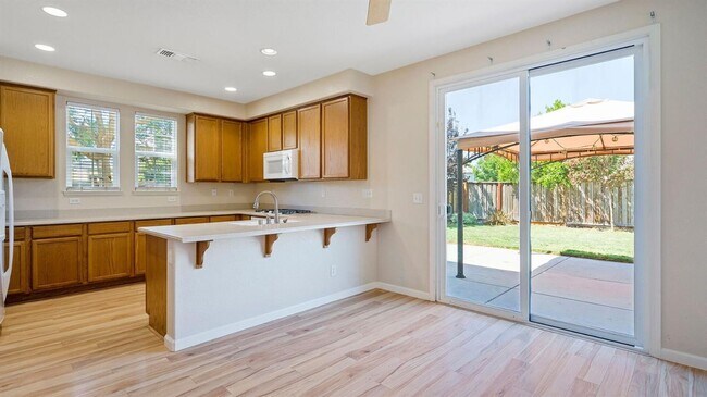 Building Photo - ADORABLE 4 BED/2.5 BATH TOWNHOME WITH CORNER LOT AND LARGE FENCED REAR YARD WITH PATIO