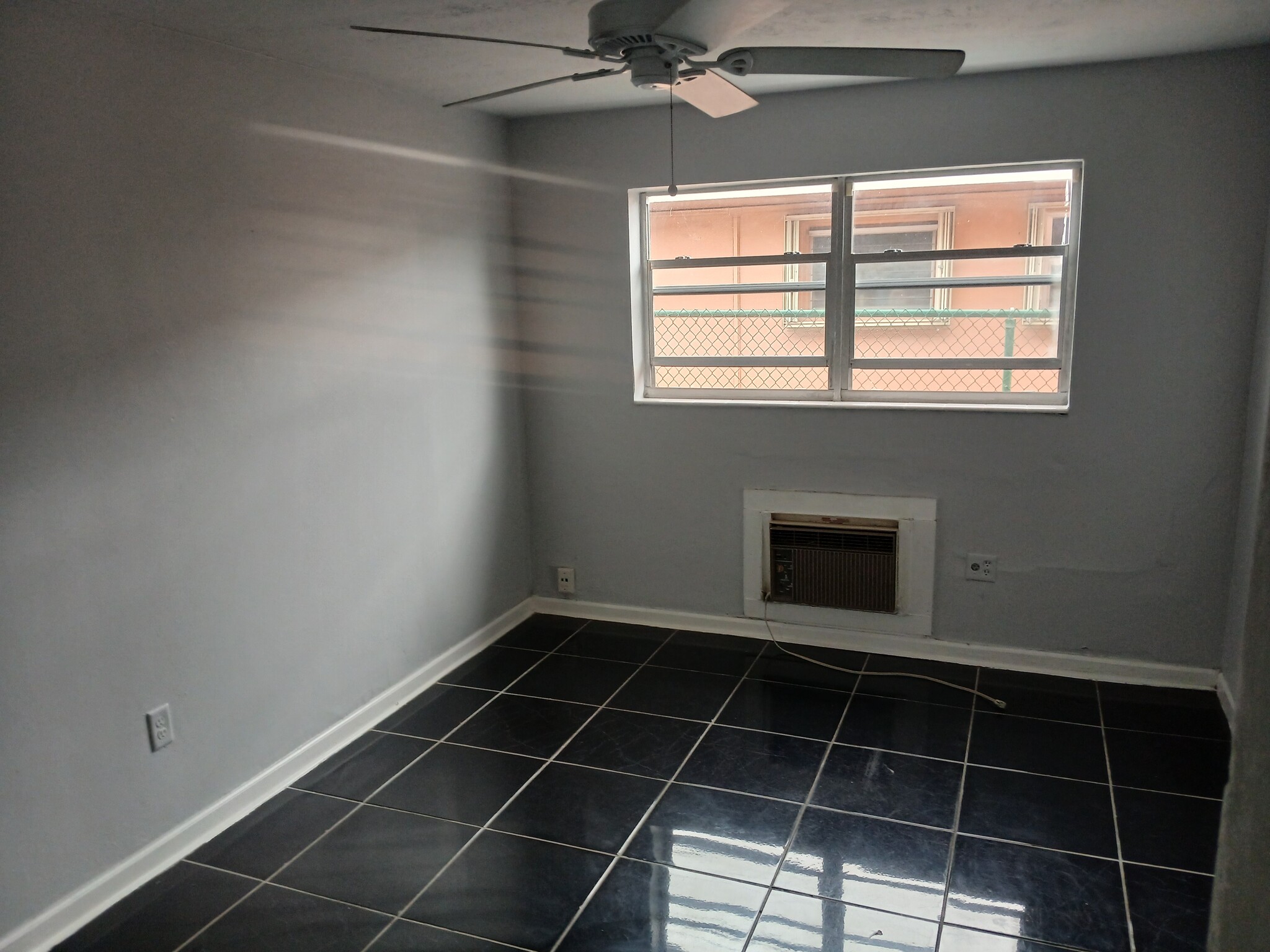 Building Photo - 7640 Pembroke Rd