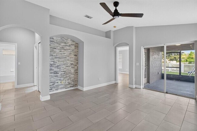 Building Photo - 7961 Carriage Pointe Dr