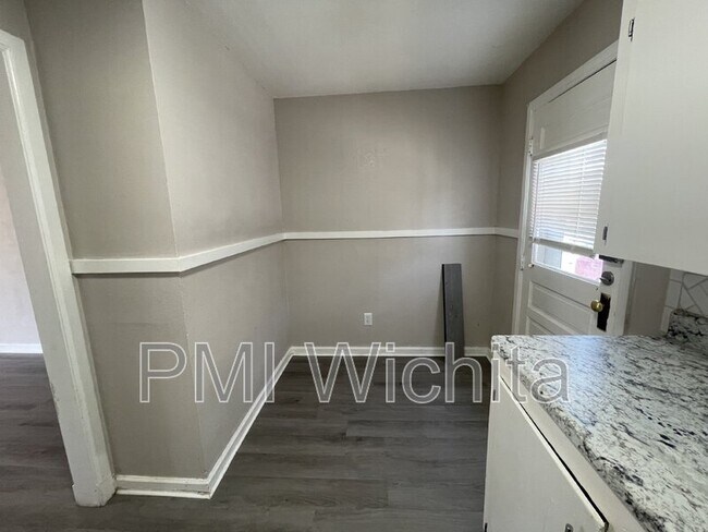 Building Photo - 1512 S Pattie St
