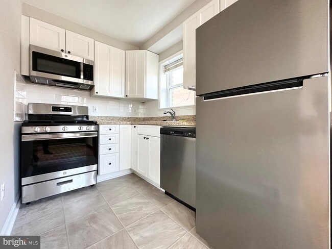Building Photo - 3746 Genesee Dr