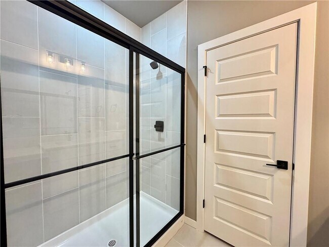 Building Photo - 5900 SW Desert Ave