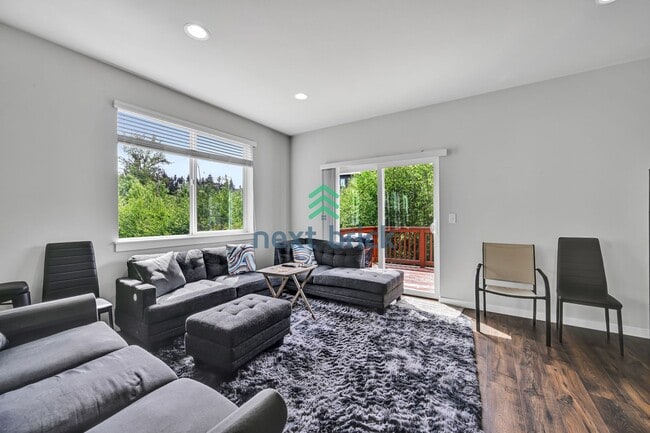 Building Photo - Spacious & Modern 4-Bed, 3.5-Bath Townhome...
