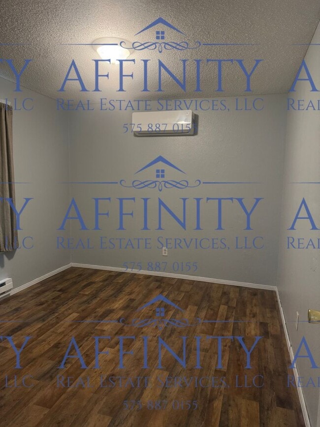 Building Photo - 2 Bedroom Home