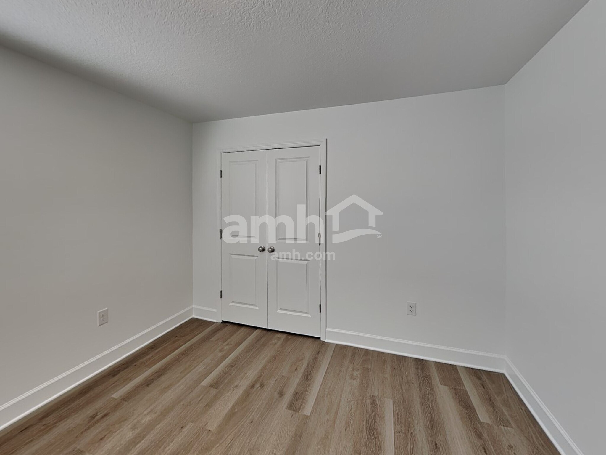 Building Photo - 3012 20th Ave W