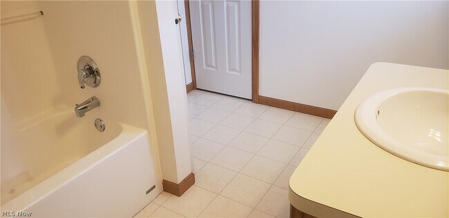 Building Photo - 15032 Woodsong Dr