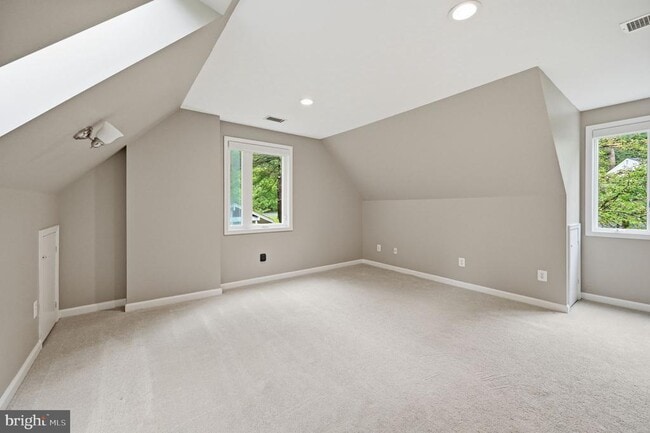 Building Photo - 2506 Pinoak Ln