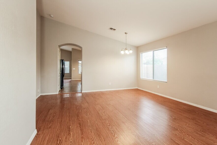 Building Photo - 25549 W Winslow Ave
