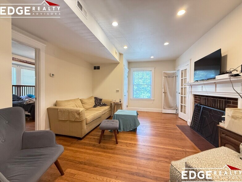 Building Photo - 37 Radnor Rd