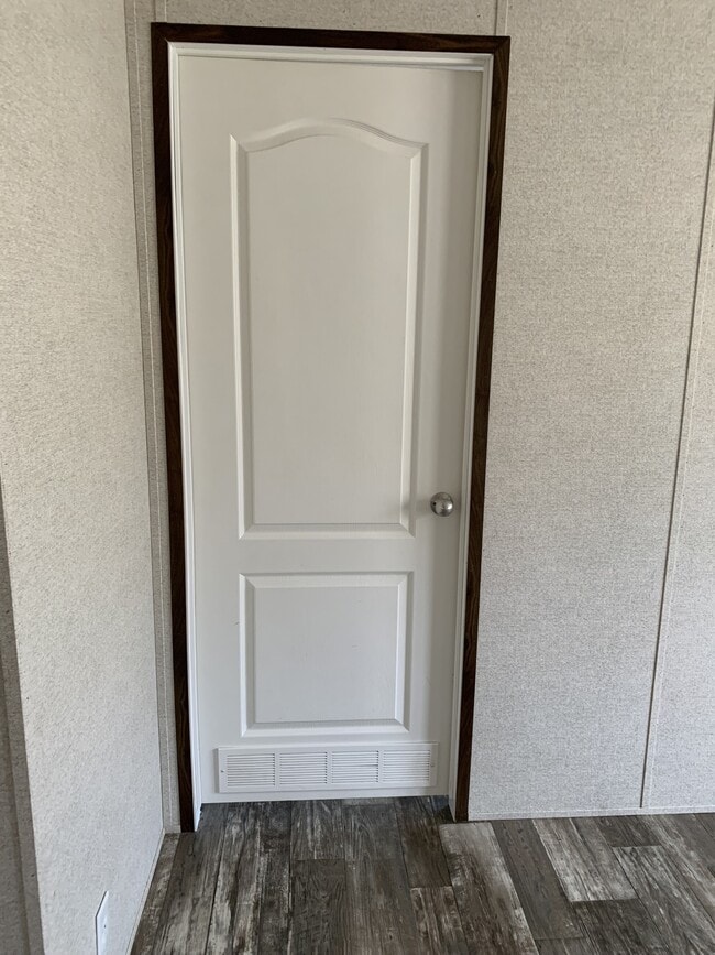 Building Photo - 100 Bristol St