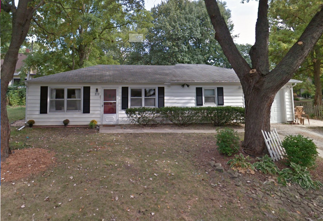 Primary Photo - 219 Augusta St
