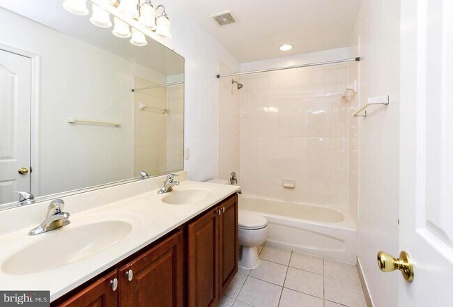 Building Photo - 13003 Belle Meade Trace