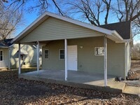 Building Photo - This cozy fully renovated home is just wha...