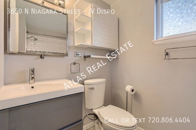 Building Photo - Desirable 4 bed /2 bath home in the middle...