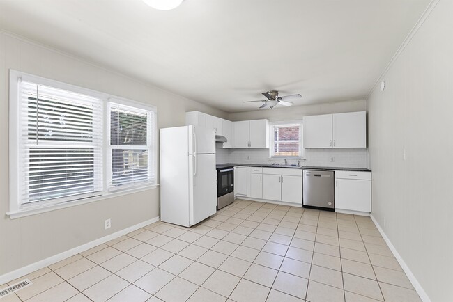 Building Photo - 2808 Bardwell Rd