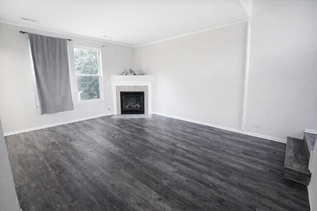 Building Photo - 3224 Bromley Ln