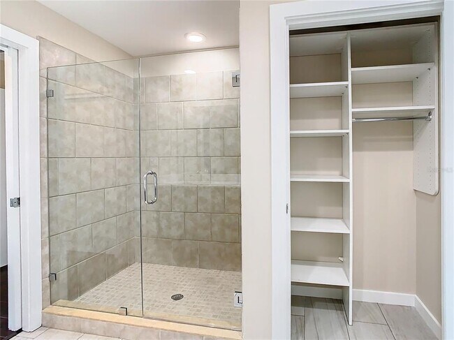 Building Photo - 1208 E Kennedy Blvd